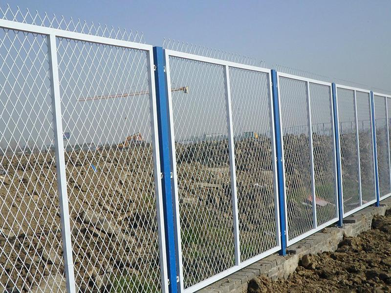 惠城钢板网护栏