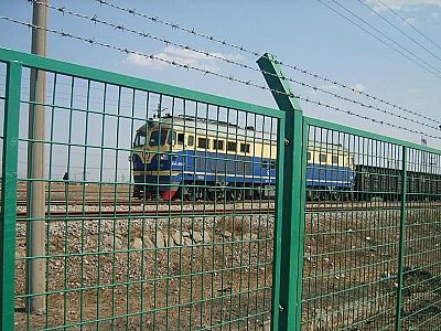 勒泰铁路护栏网